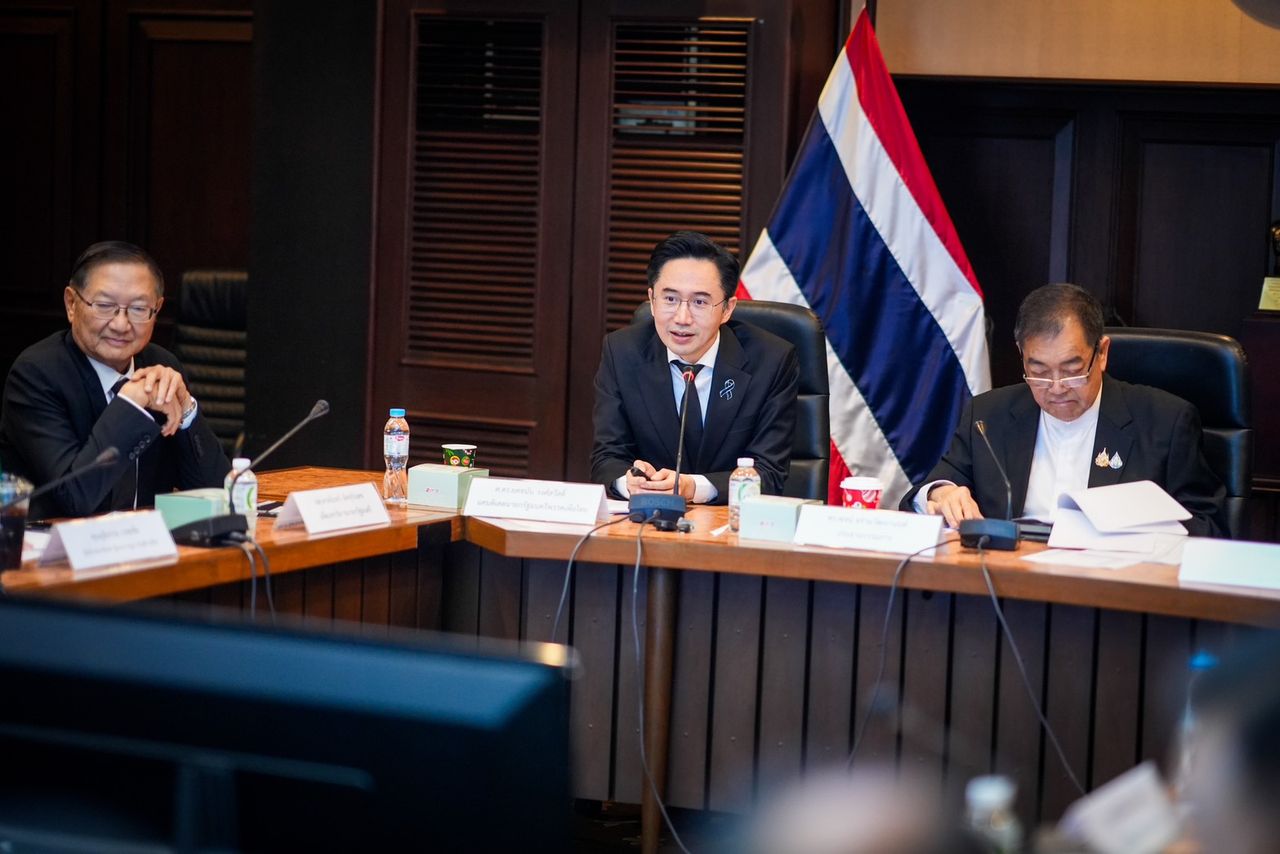 “雅沙南” 率领为泰团队听取泰国商会意见 推动经济政策
