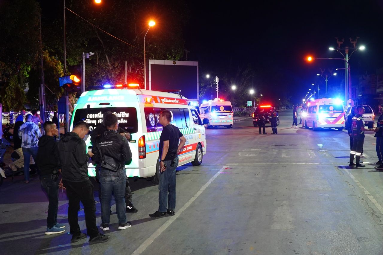 三处爆炸打扰，亚拉市政青年中心前，警方要求市民避免外出