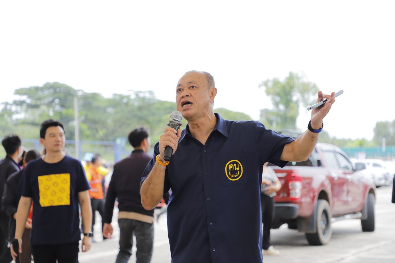 人群恐慌逃散，BM-21火箭弹落在武里南省科克克莱警局附近，局势紧张