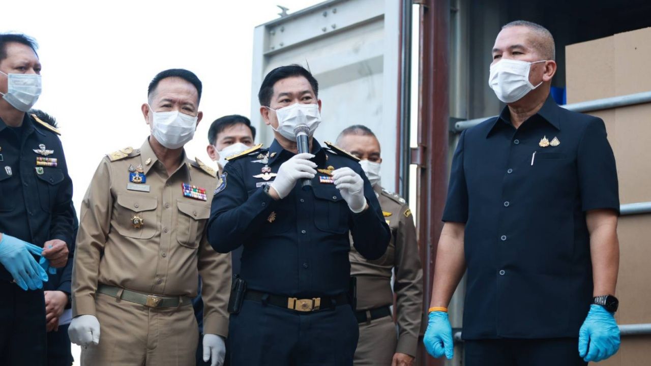 司法部长突击检查22,200公斤醋酸 防止其被用于大规模生产毒品