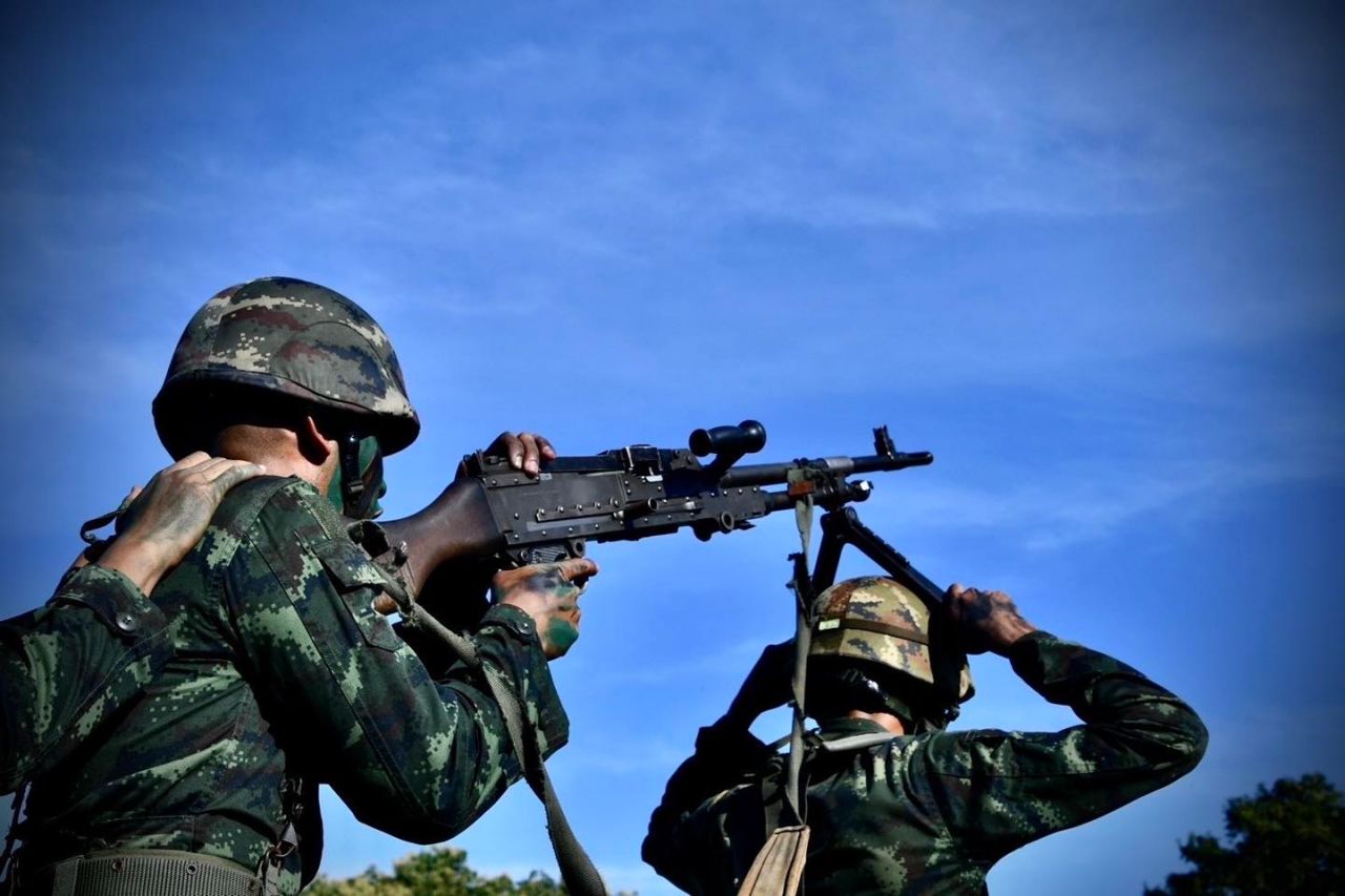 第12步兵团指挥官检查第2伞降团军训准备情况