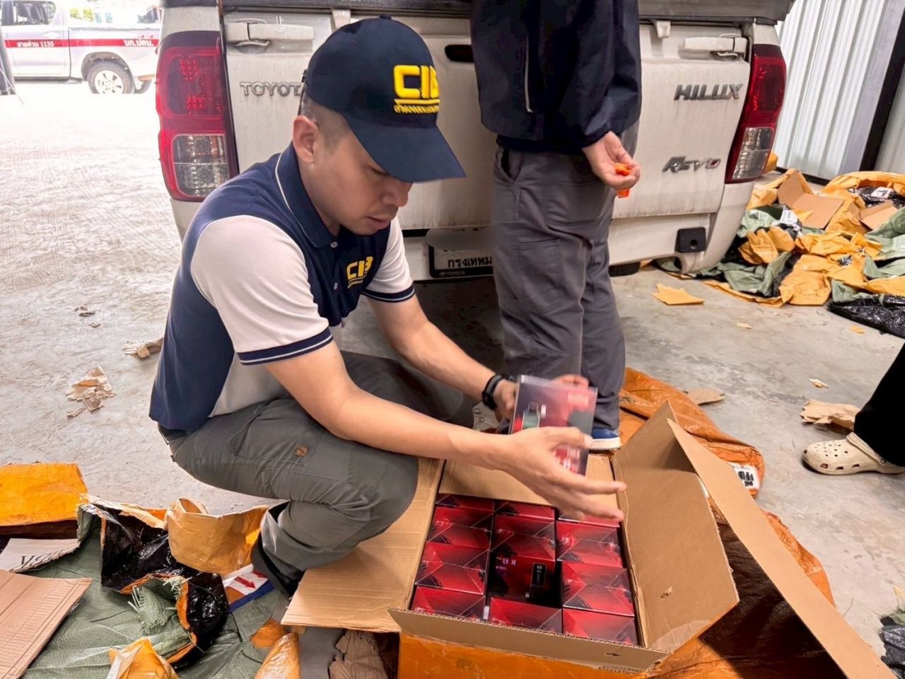 警方查获大型电子烟走私源，扣留五万件，价值超千万泰铢