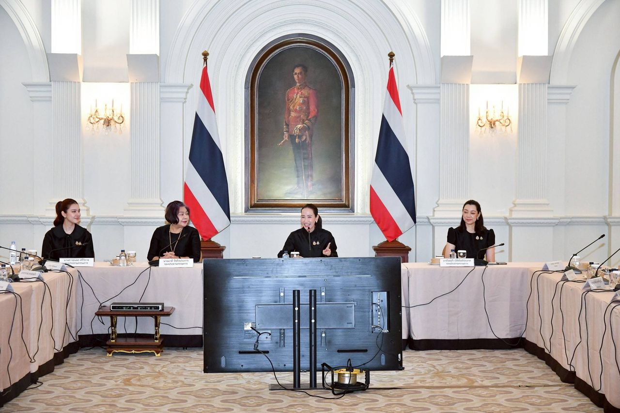 “坦纳农” 首次参加内阁配偶委员会会议,通过活动计划以纪念“尊敬的王后”