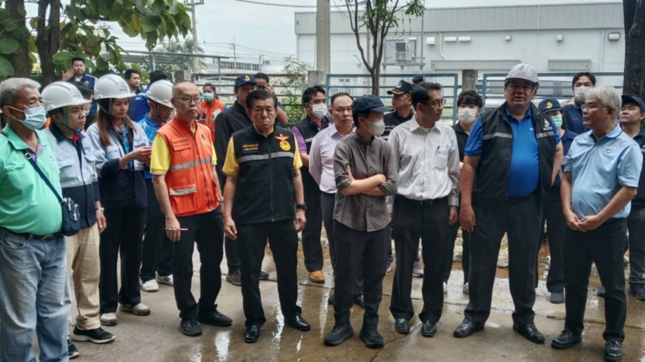 送8具失火纸厂遗体进行身份鉴定，加紧搜索另2名失踪者