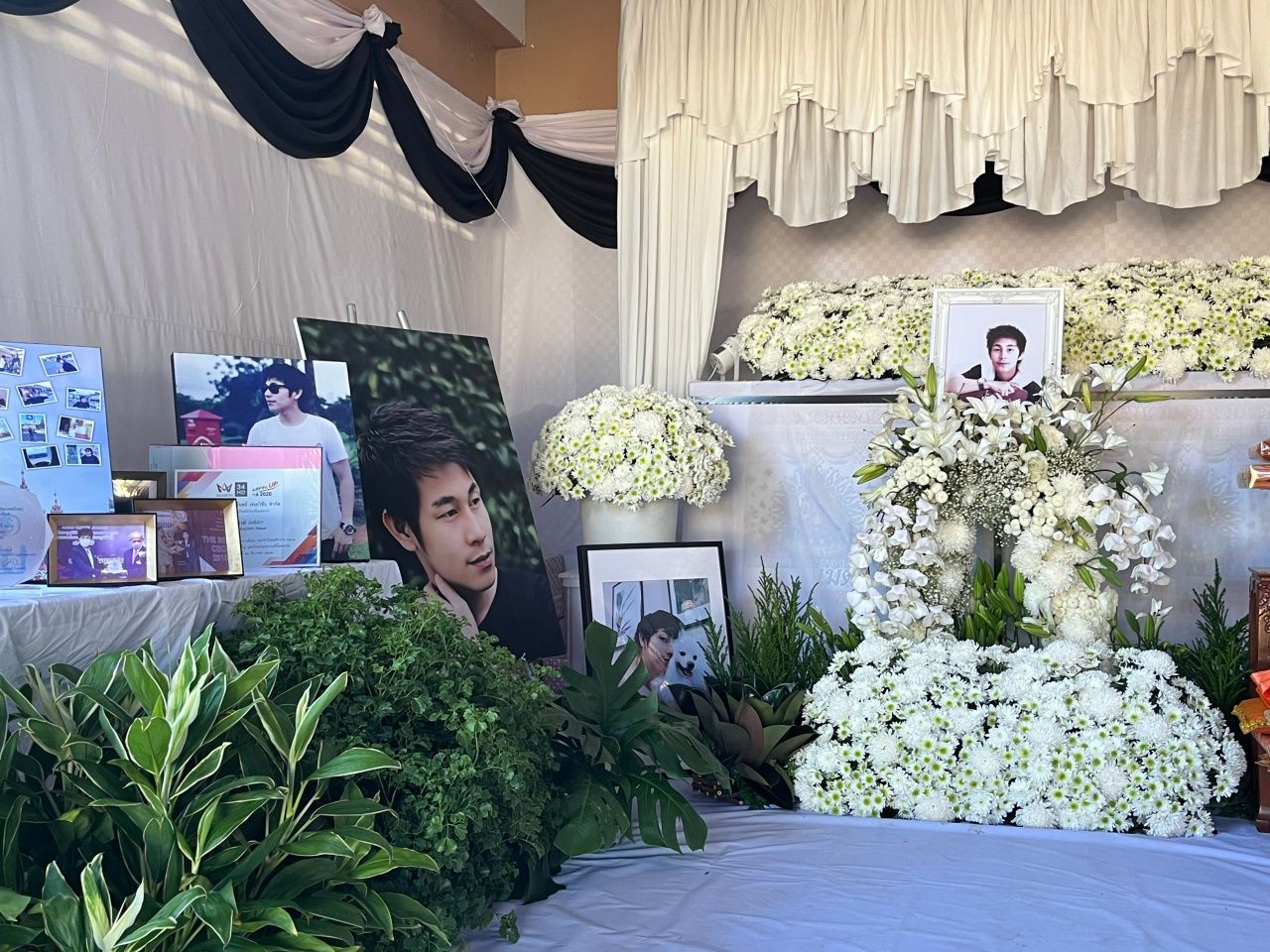 悲伤的气氛,“纳特瓦特·蓬朗卡”家族准备将遗体送交当局调查