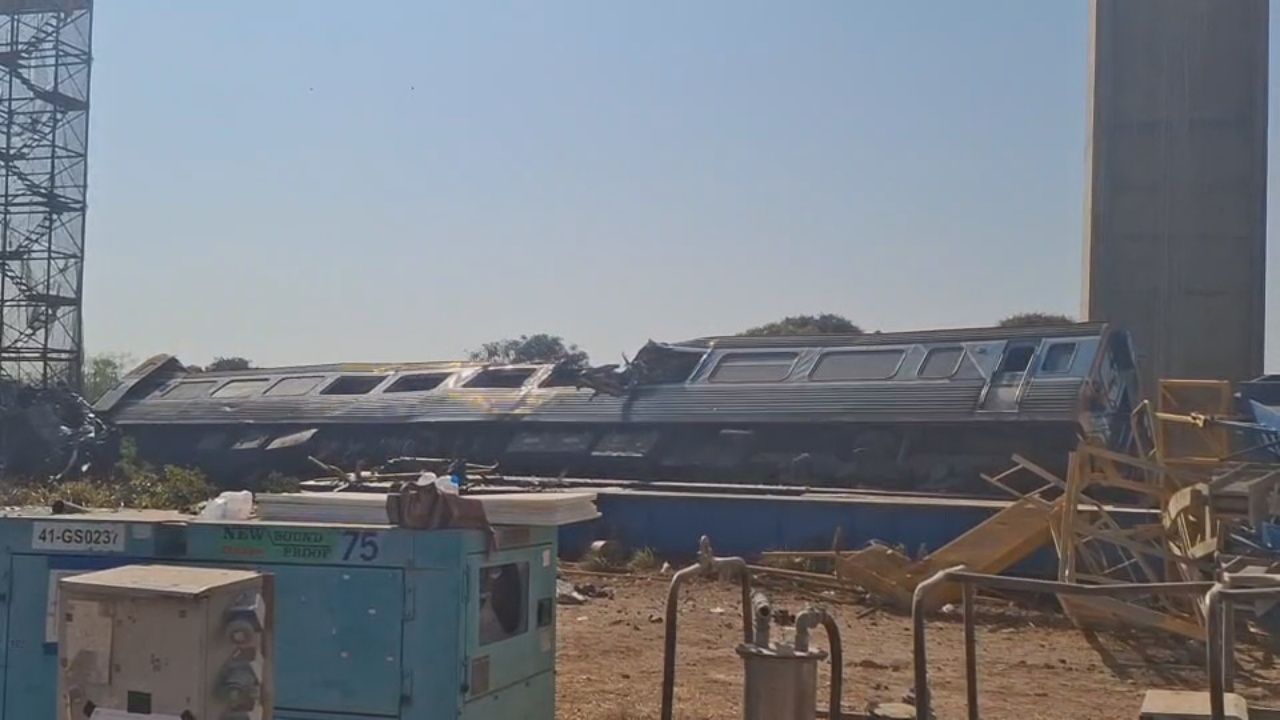 揭开高速铁路桥吊机倒塌压覆通勤列车的画面，超过30人受伤