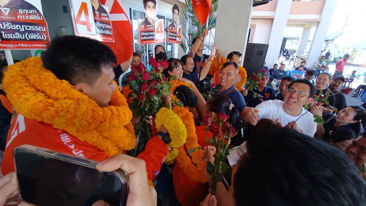 尖竹汶市热闹非凡注册国会议员的第一天 “维罗特”现身为人民党候选人加油