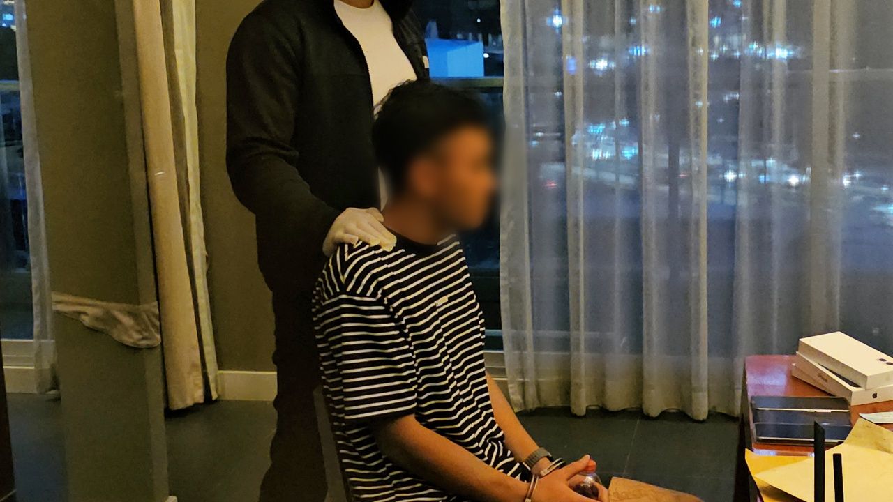 曼谷刑事侦查揭露豪华酒店内的电话诈骗团伙，诈骗受害者购买黄金