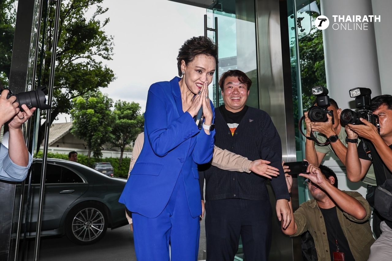 素帕吉微笑着穿着蓝色西装加入泰自豪党，“阿努廷”即将宣布担任商业部长