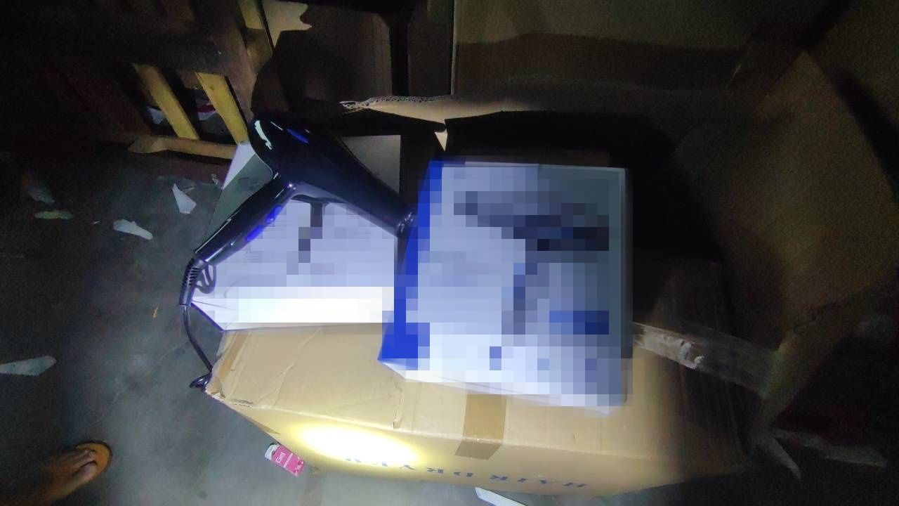 延续死亡吹风事件，巴吞他尼区突击仓库查获超三万件商品，奶奶希望孙女是最后一位受害者