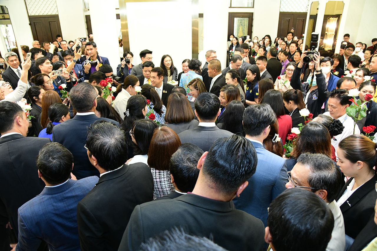 “素里亚”寄语新交通部长 继续完成拉玛二世路项目 忧心20泰铢地铁政策被取消
