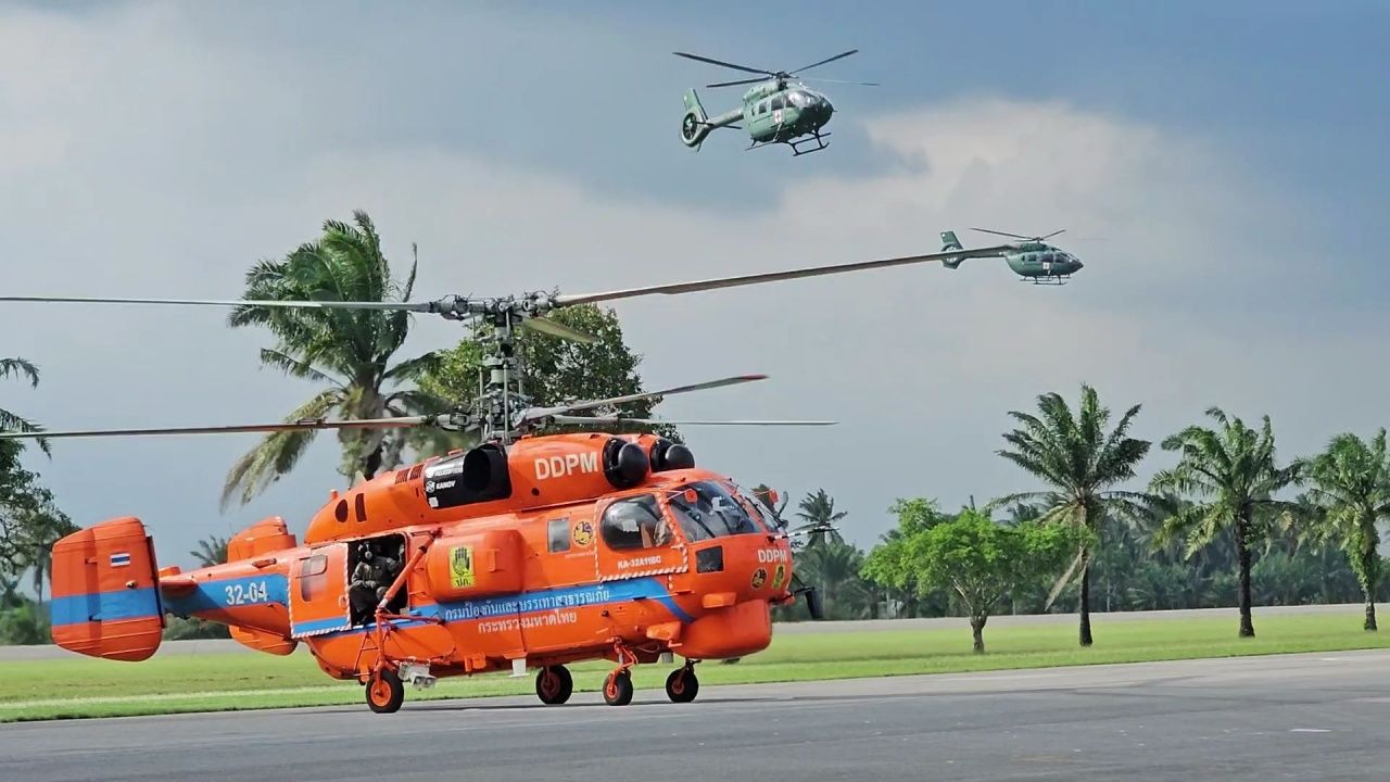 直升机编队陆续飞往南方，协助合艾的洪水救援