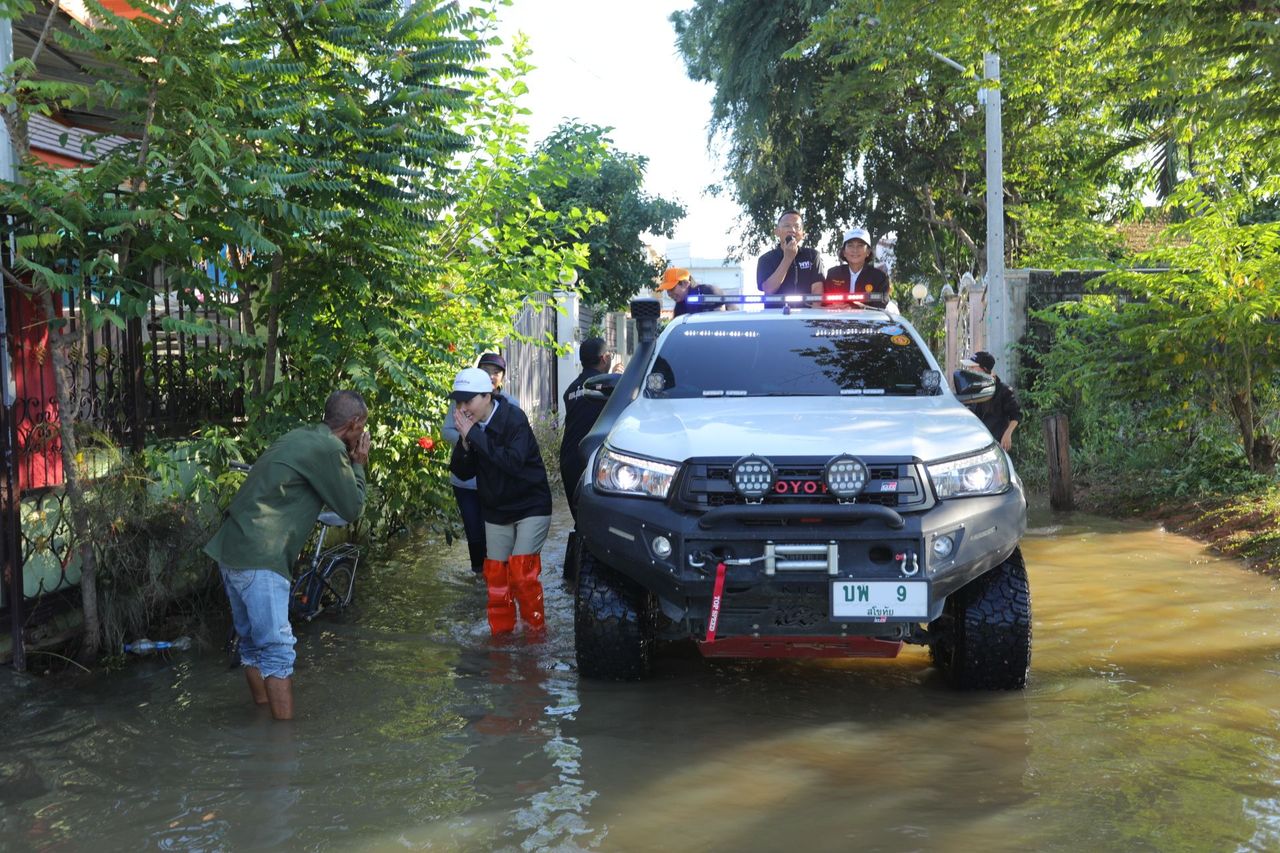 “颂萨”视察素可泰洪水，承诺不会每年都发生洪水，已提出保护方案