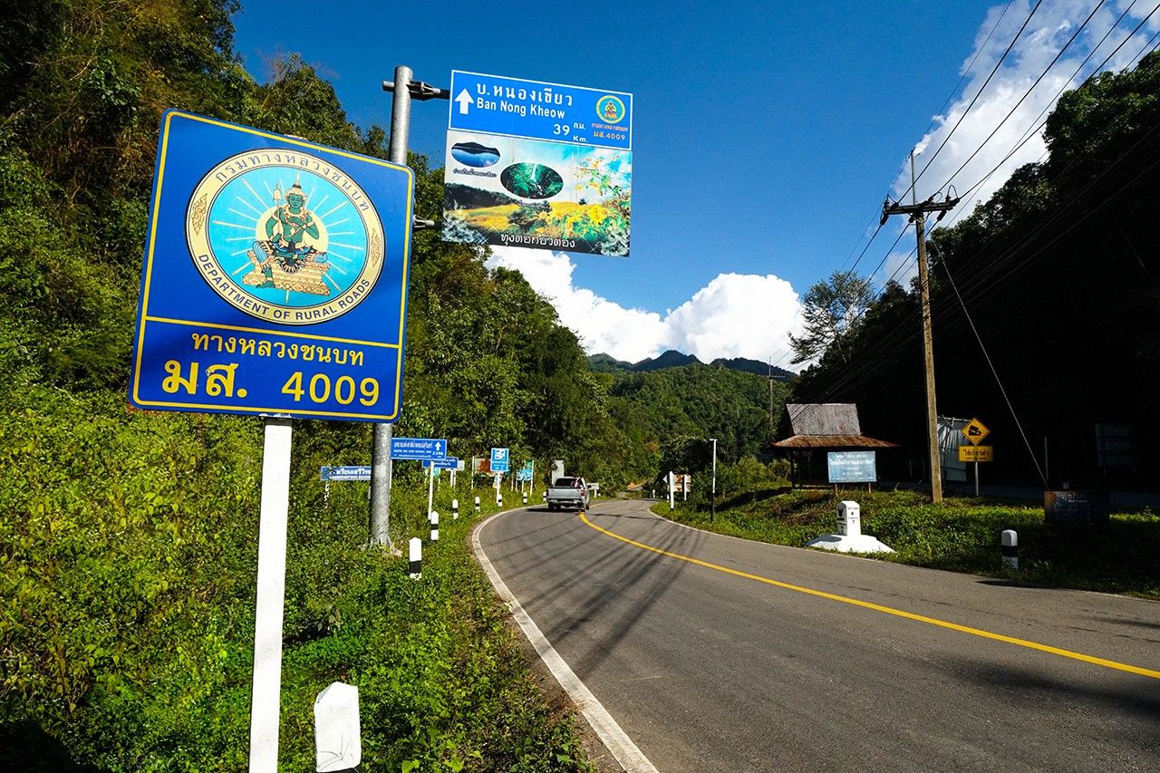 探索浪漫路线,驾车迎寒风,游览湄宏顺巨型野花田