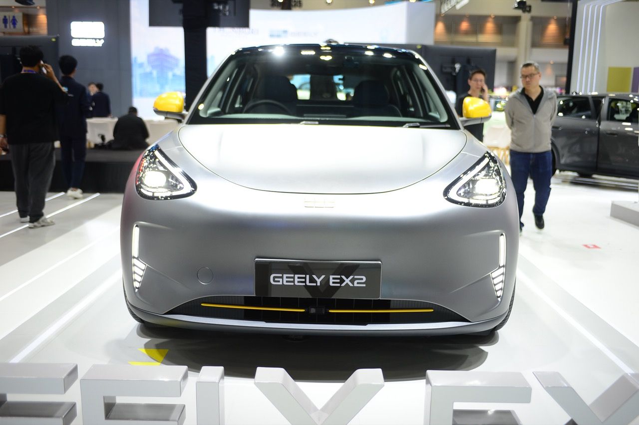 可爱的价格399,000泰铢 GEELY EX2 100%电动掀背车