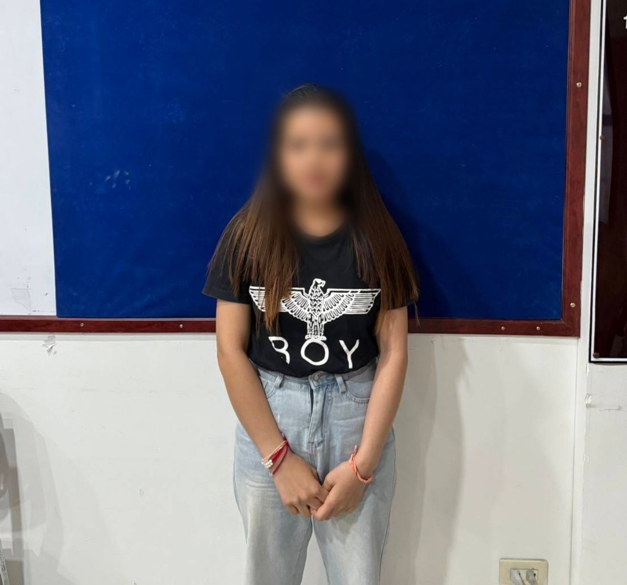 孤独男子购买性服务，失望于女子与照片不符，举报线索促警方逮捕