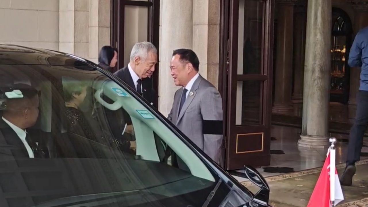 “阿努廷”欢迎新加坡前总理访泰并朝拜万年太后遗体