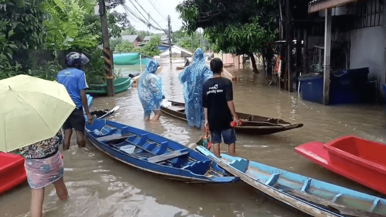 那空是贪玛叻仍饱受影响，持续降雨，多地洪水泛滥，暂时关闭瀑布公园