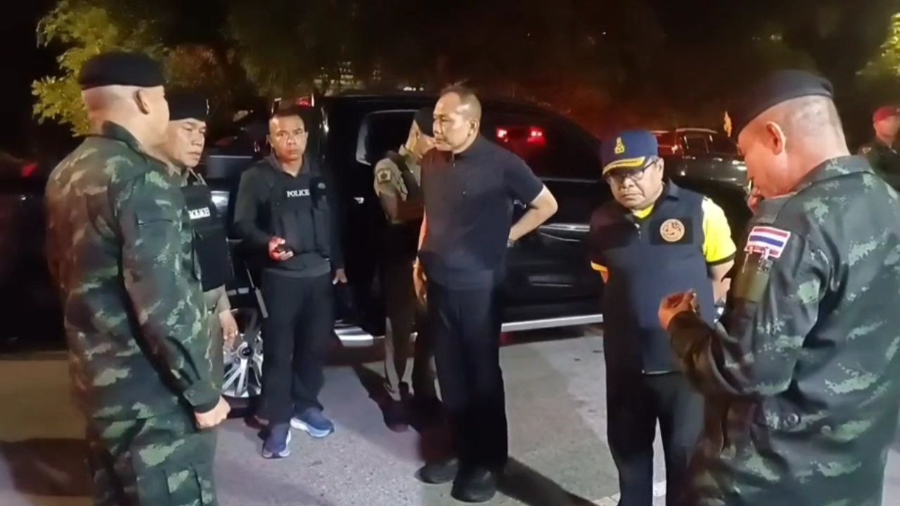 EOD人员检查城市叛乱爆炸事件，禁入雅拉地区