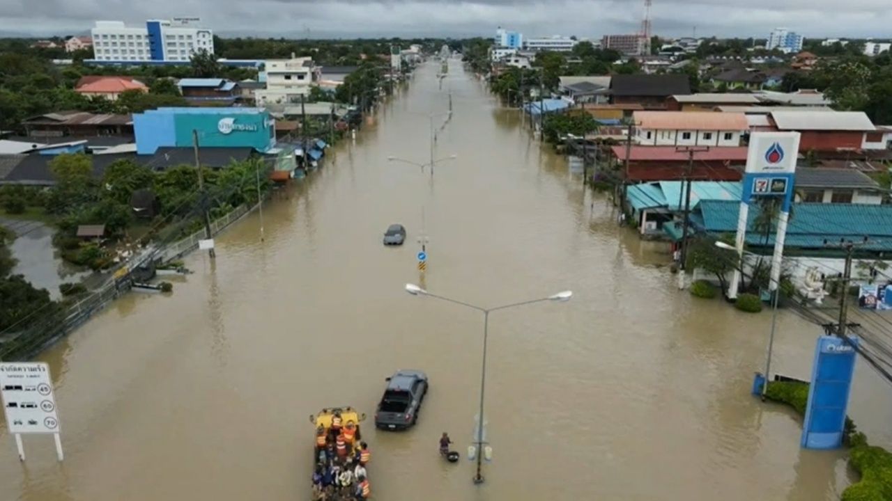 素可泰情况仍然不佳，洪水淹没医院前道路，需设立防护墙和安排接送病人车辆