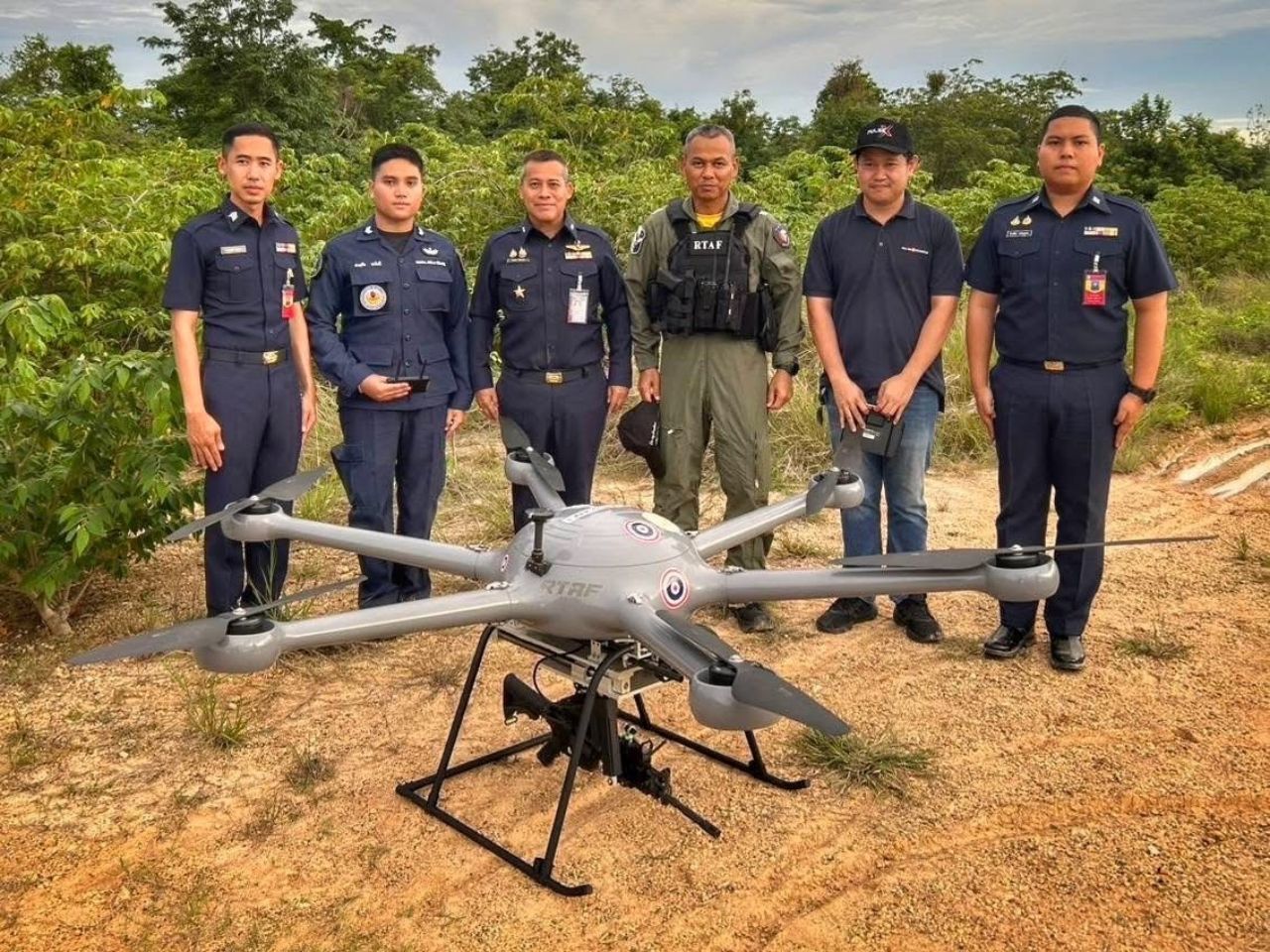 增强空军力量，武装无人机参与巡逻任务，协助保卫主权