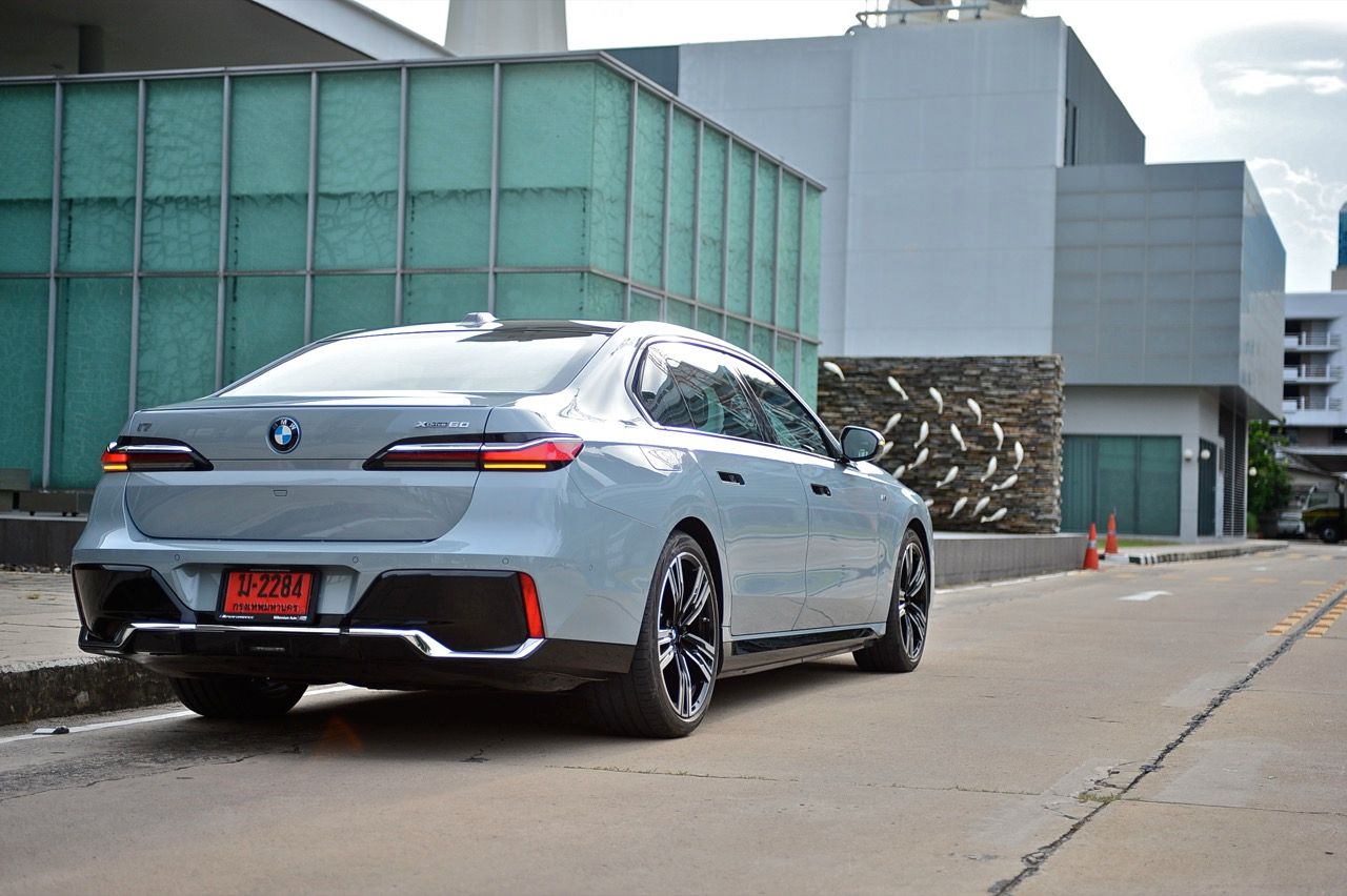 泰国组装价格绝佳：测试 BMW i7 XDrive 60 M Sport 旗舰电动车