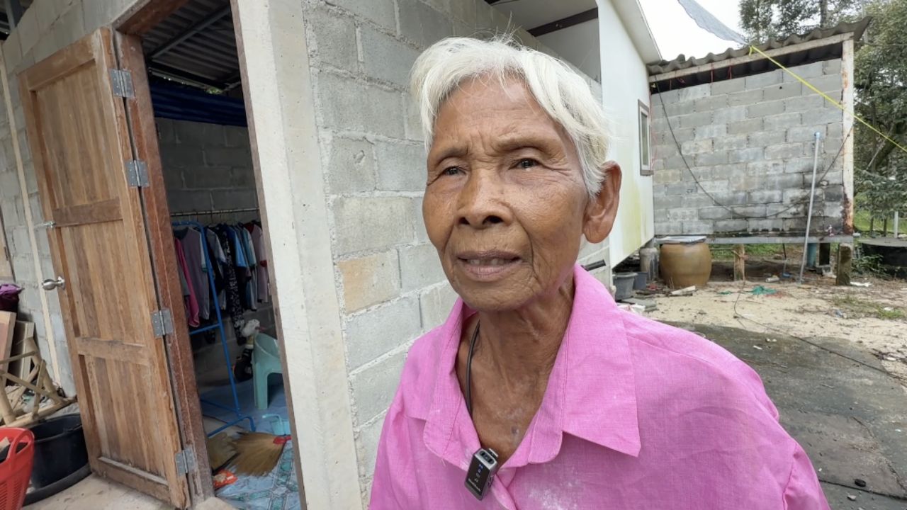 善款涌入，援助77岁老妇因风暴树倒压倒房屋后住在寺庙旁