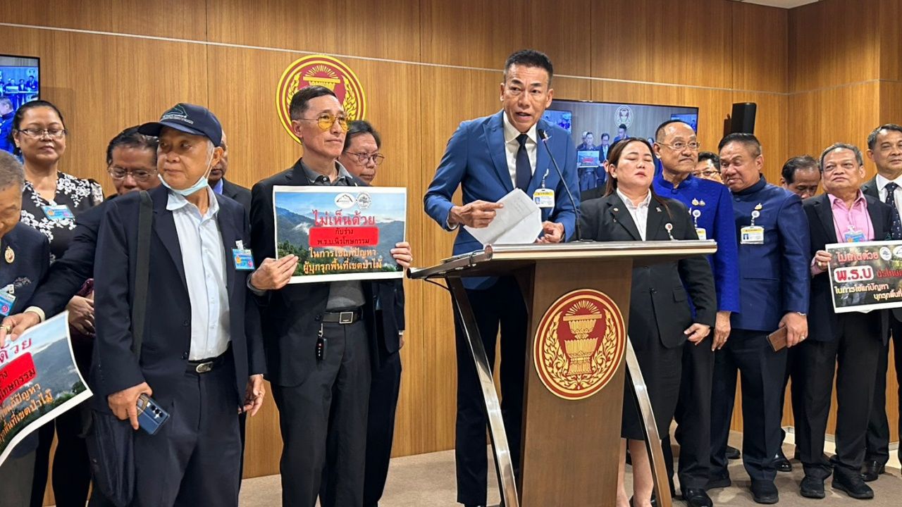 “上议员ชีวะภาพ” 威胁若不撤销法案，将公开政治人物滥伐名单