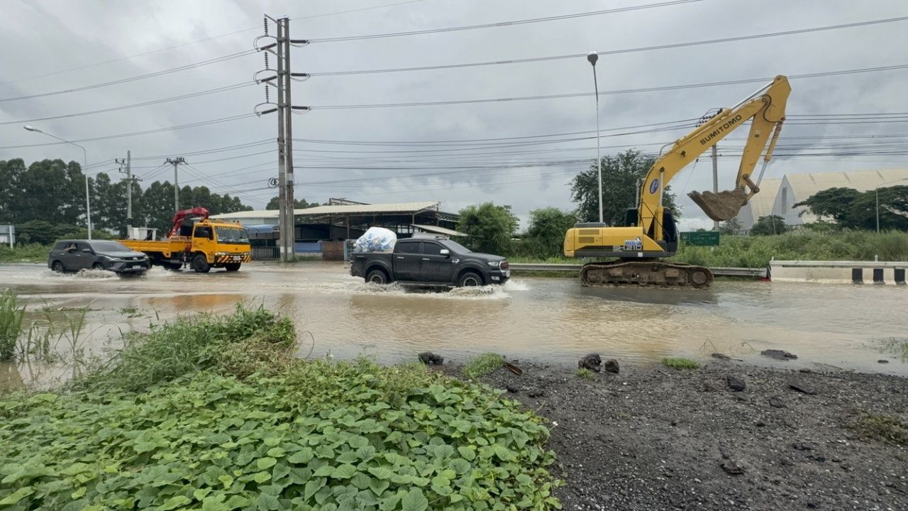 加速设置大袋封堵“帕默克大桥”裂缝 使国道33号恢复正常