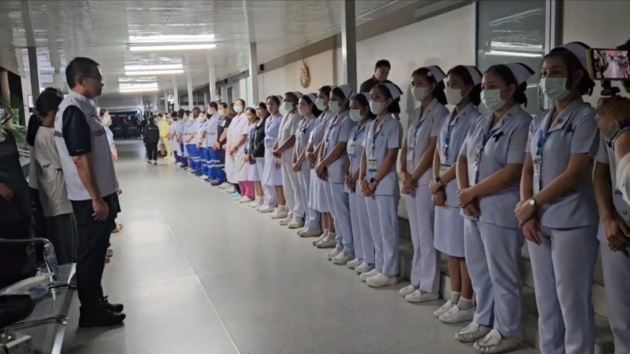 将两名“350号英雄”的遗体送验，明天举行送还仪式