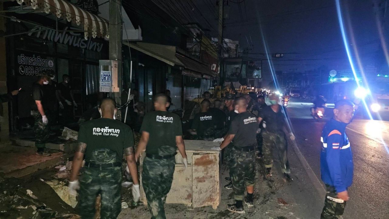 第四军区司令调动400名官员加速修复合艾医院，改善交通状况