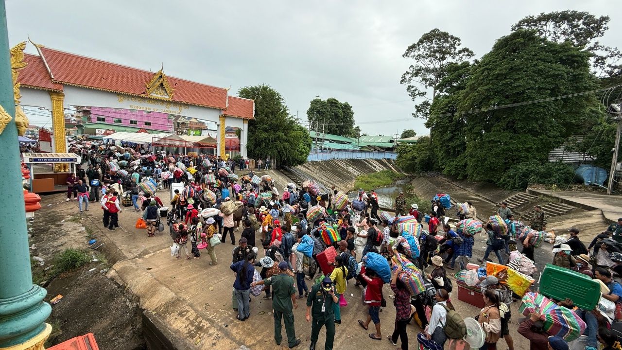 柬埔寨人涌入“乡村岗哨” 大门敞开以便返乡