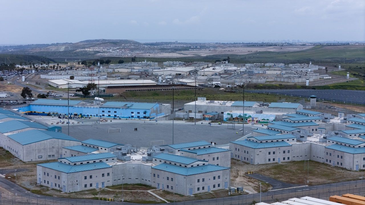 理查德·J·多诺万监狱在加利福尼亚州圣地亚哥，梅嫩德斯兄弟被关押的地方