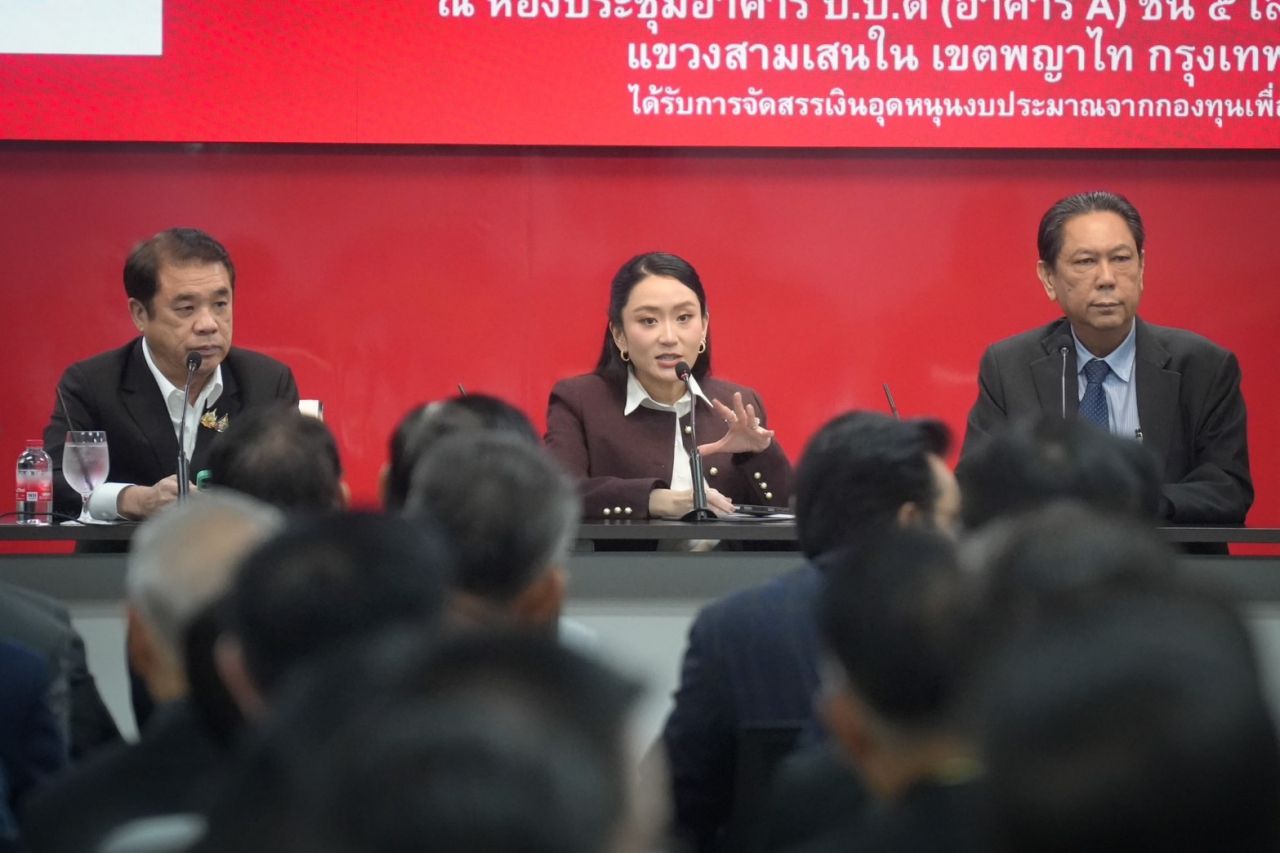 帕蓬他娜·西那瓦宣布辞去为泰党党魁职位，仍然是党员