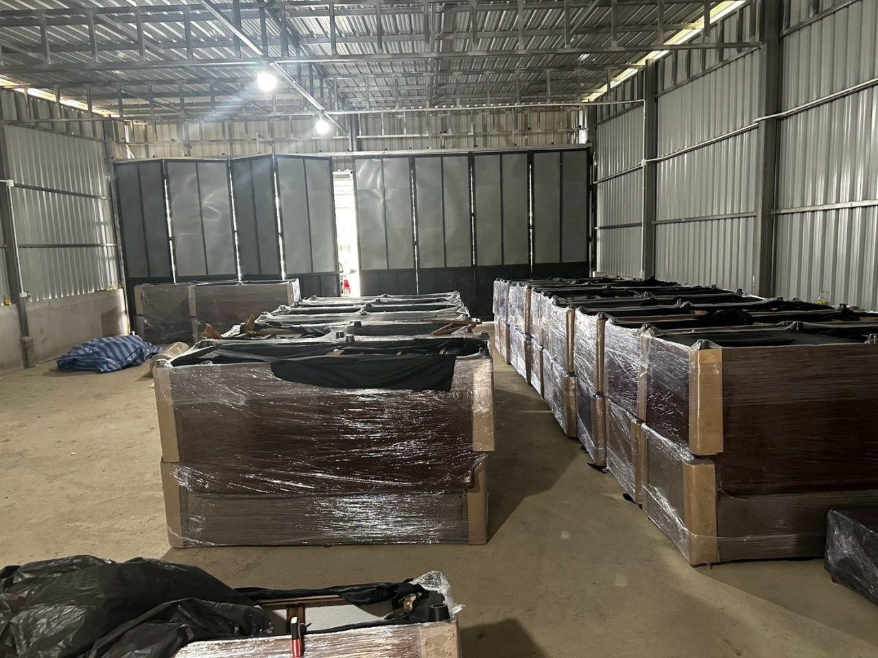 清莱仓库被查出，沙发中藏有超过 1000 万颗氯胺酮，准备运往内地