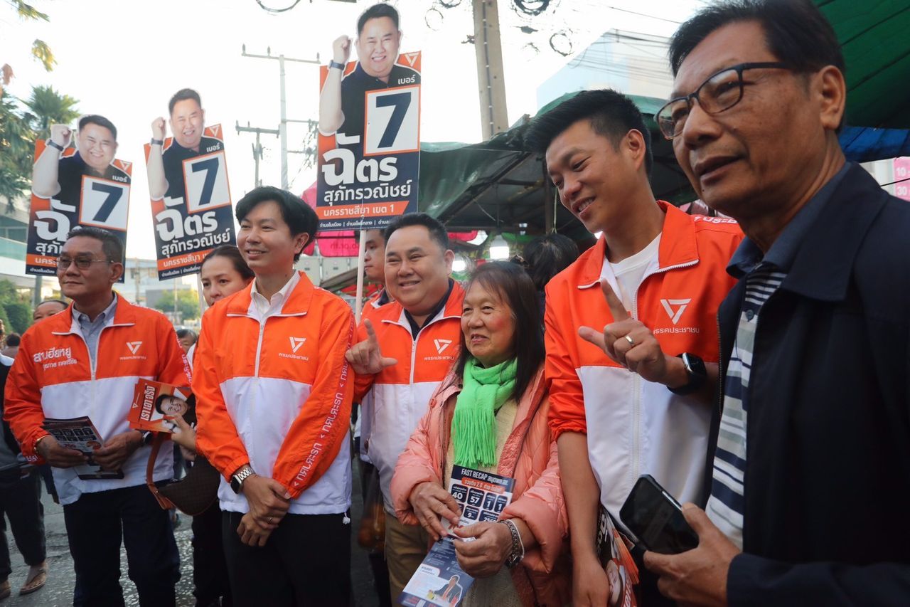 “纳塔蓬” 清晨乘车队在呵叻拜票,恳请维持原区并扩展新区