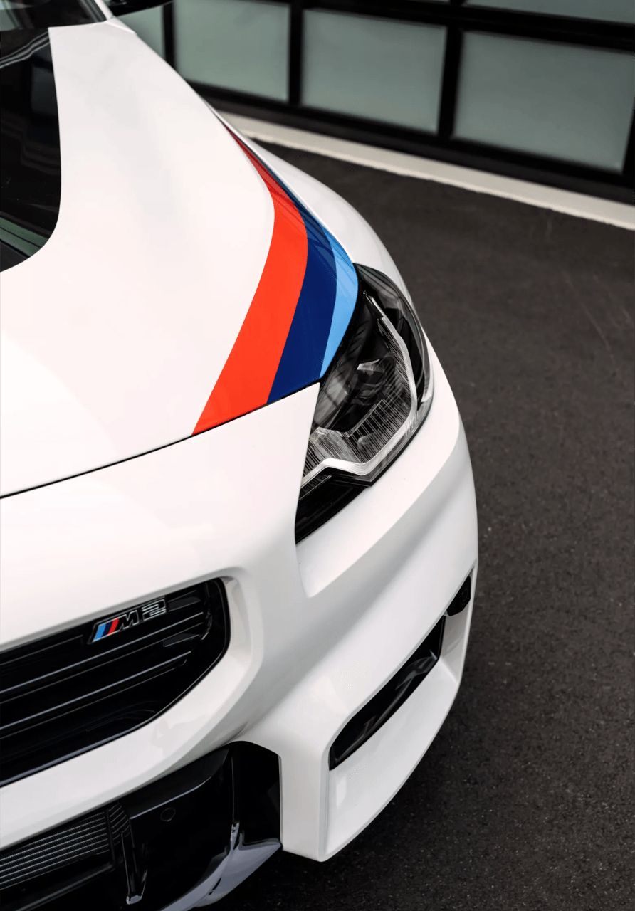 雪白的 BMW M2 Turbo 设计版 2026 仅提供手动变速箱！