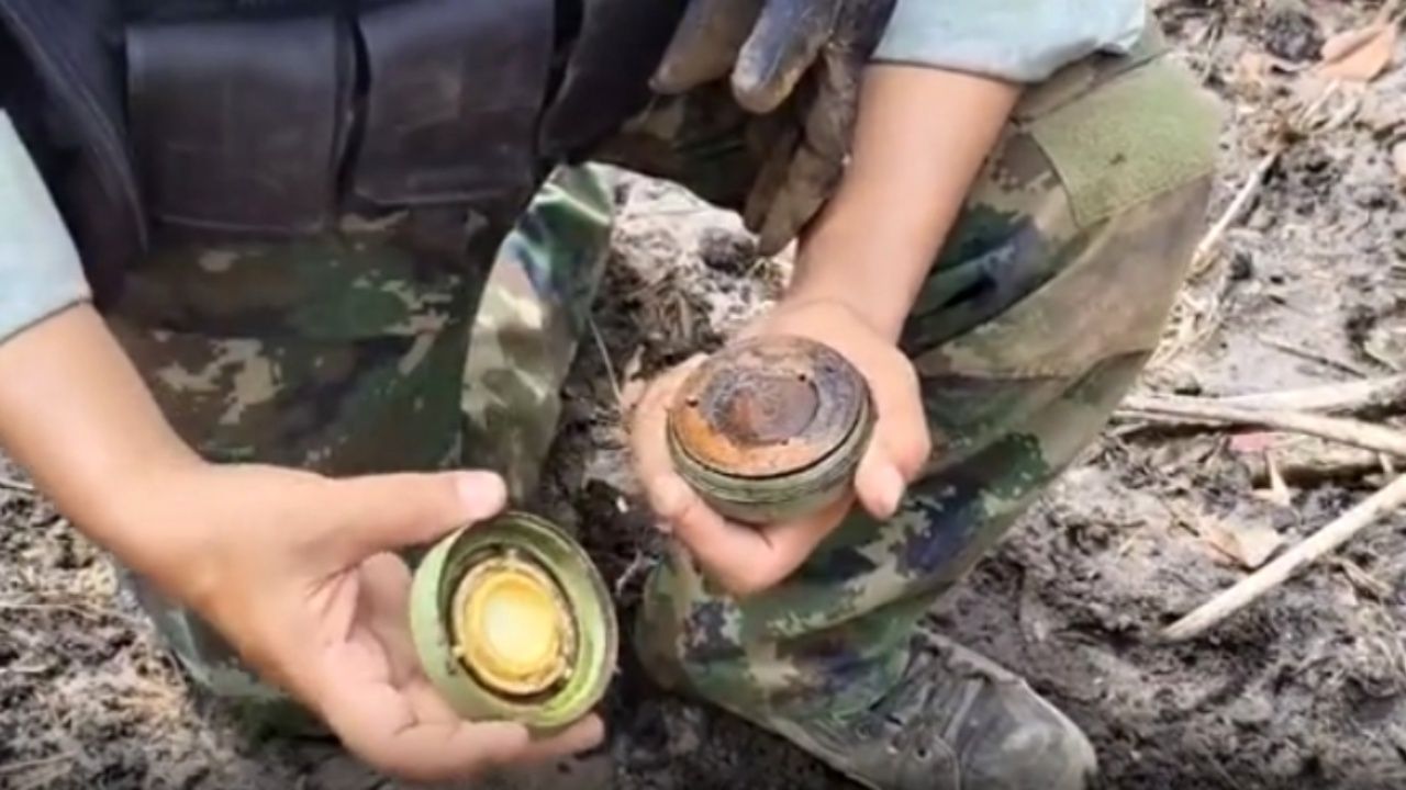 信仰克服炸弹 24岁青年自愿驾驶挖掘机开辟边境道路 追讨“三栋房”