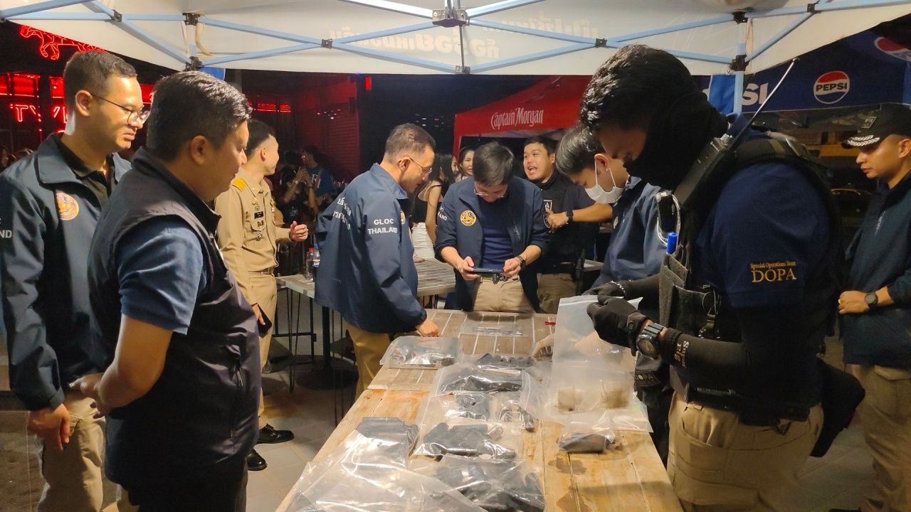 展开行动“这次终止酗酒” 突击检查素攀府著名酒吧，发现毒品、武器、未成年人