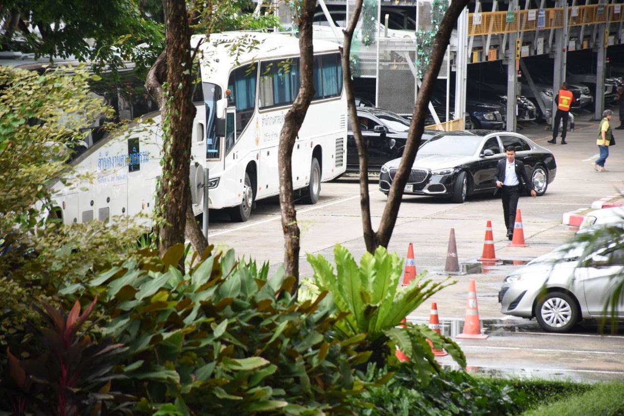 “他信” 躲避媒体前往刑事法院审问112条款案件证人 - “颂猜” 表达支持