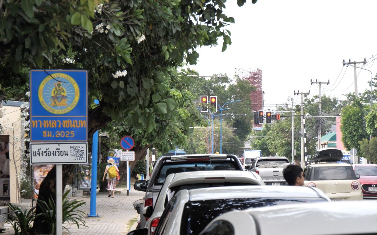 清迈雕塑路灯移除后因丑陋不合适引发争议