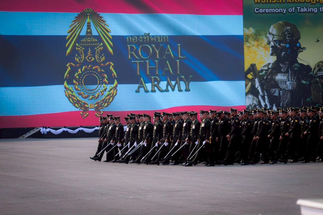 陆军司令主持陆军日阅兵仪式，宣誓保卫国家、宗教、君主和人民