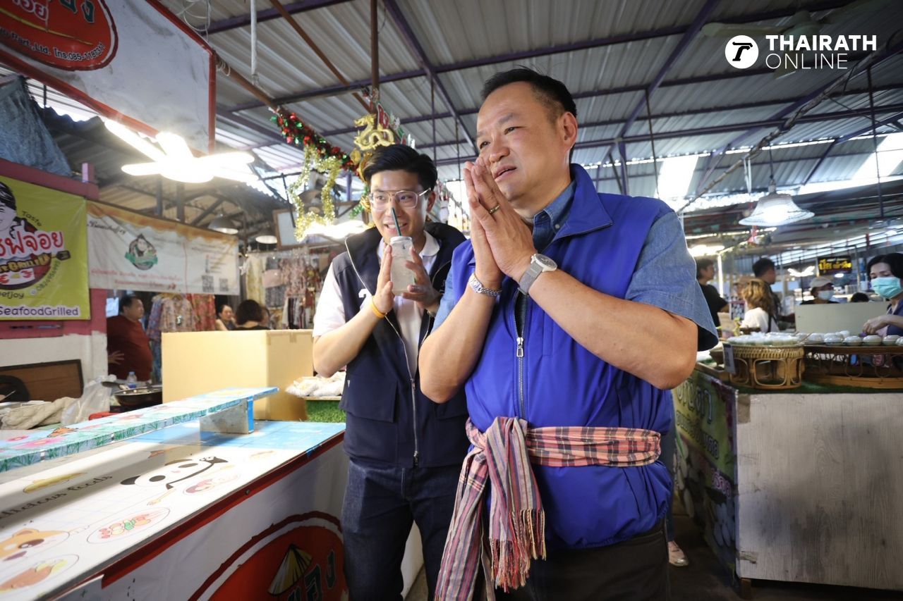 “阿努廷”携手“西哈萨”在孔隆达马延市场拉票，“佩克”前来助阵，人气不输父亲