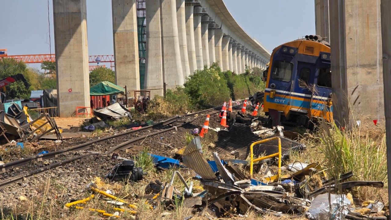 成立专案组调查起重机砸中火车事件 “呵叻府警长” 紧张询问 “工程师” 负责中泰高铁项目