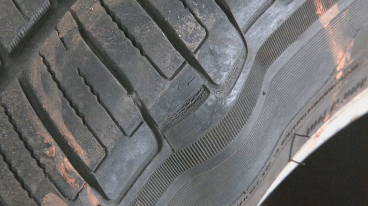 轮胎老化及使用寿命如何判断？