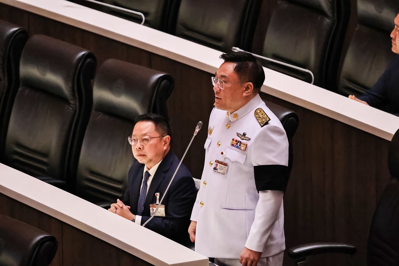 “帕拉多” 提出紧急动议 讨论首个公投问题 第二轮宪法修改后 “为泰党” 认为可立即执行