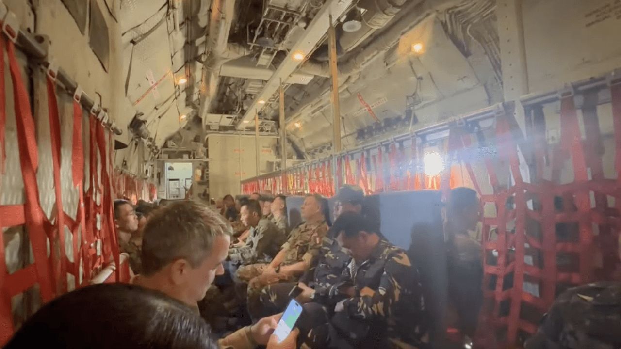 泰军带领外交使团和国际媒体视察被柬埔寨袭击的四色菊府地区