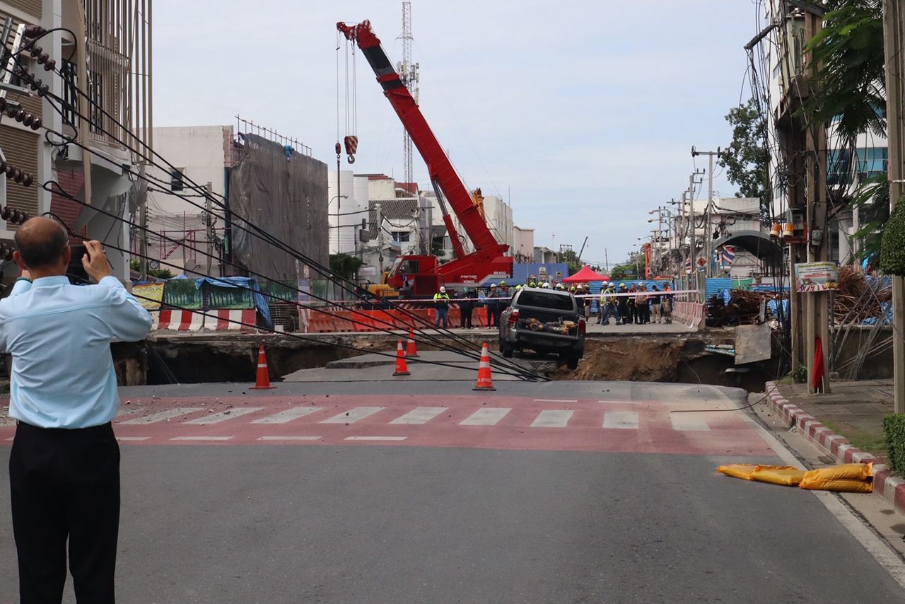 MRTA 停止施工 在 Vajira 医院前道路下陷后