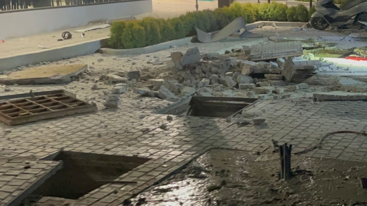 悲剧：大商场排水管盖维修工发生爆炸，1死1重伤