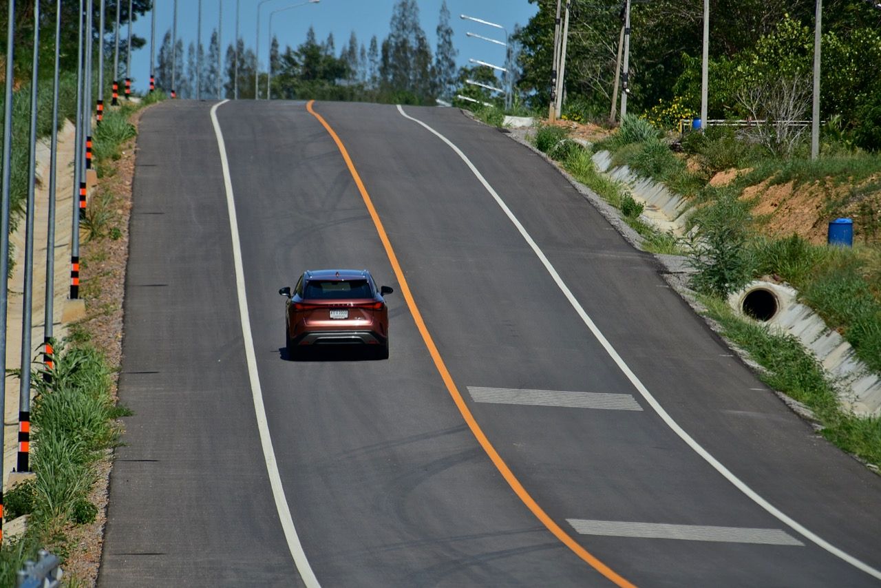 自动挡汽车上下陡峭坡道的驾驶技巧